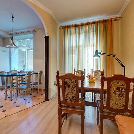 Apartments With Three Rooms On Shevchenko Blvd 키예프 외부 사진