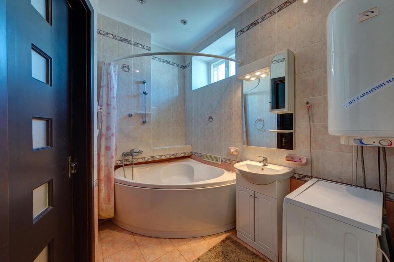 Apartments With Three Rooms On Shevchenko Blvd 키예프 외부 사진