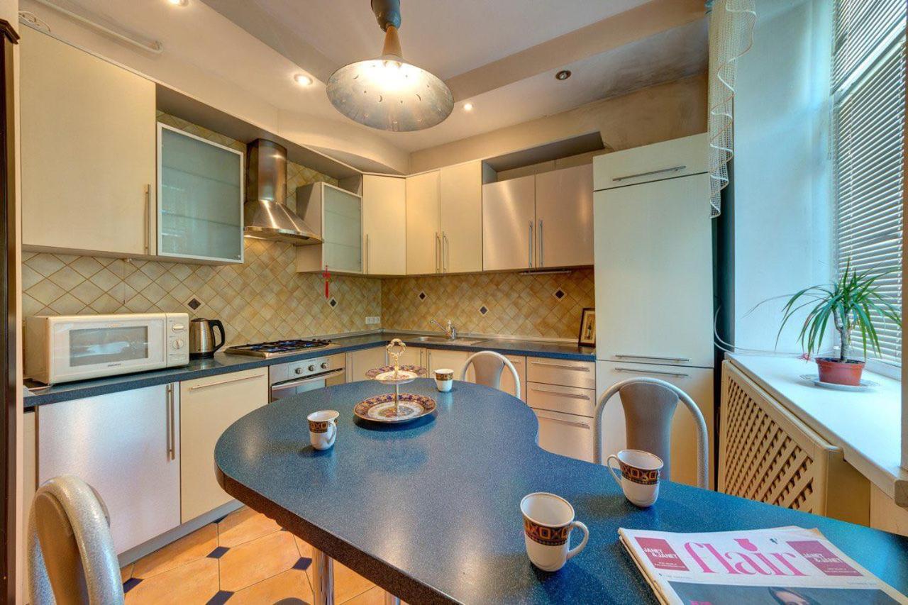 Apartments With Three Rooms On Shevchenko Blvd 키예프 외부 사진
