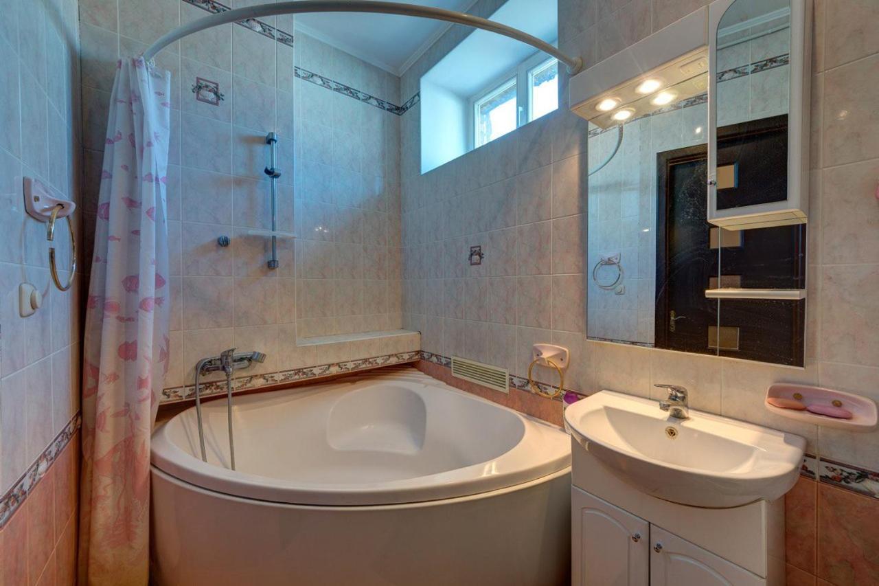 Apartments With Three Rooms On Shevchenko Blvd 키예프 외부 사진